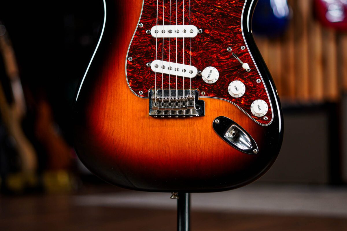 Fender Classic Player '60s Stratocaster in sunburst - Image 3