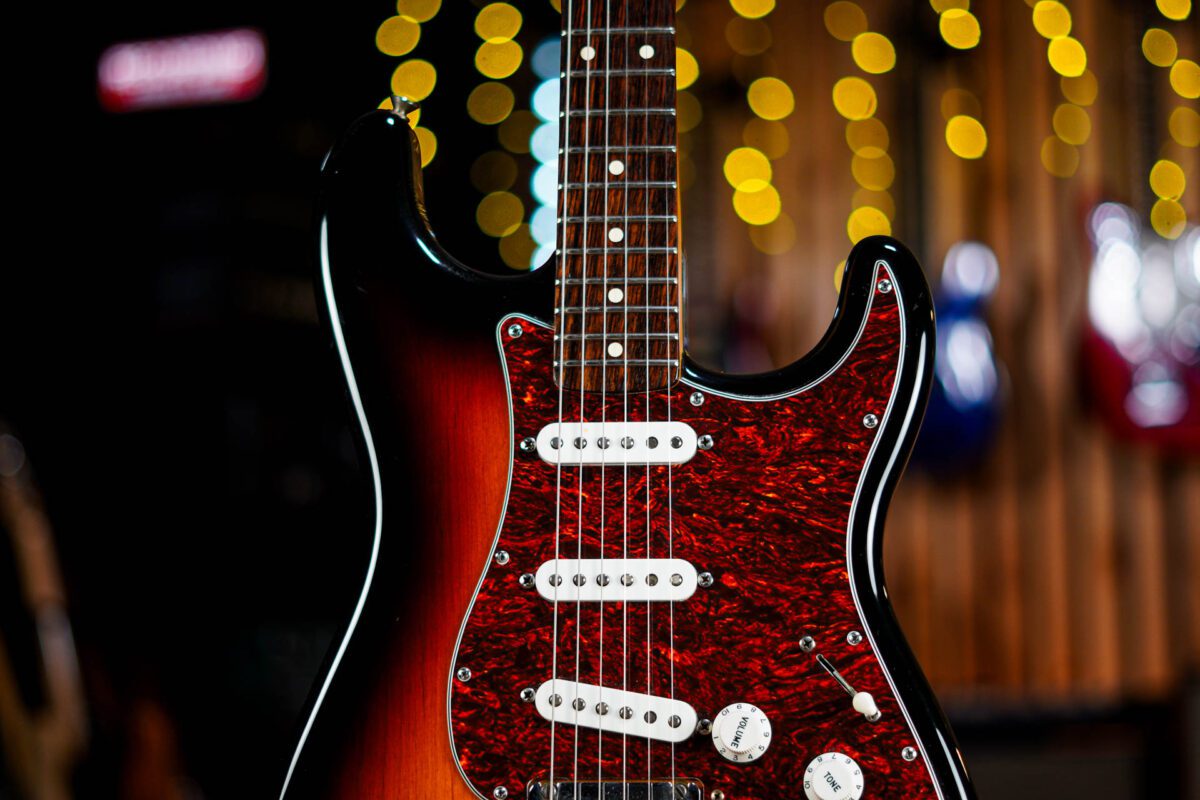 Fender Classic Player '60s Stratocaster in sunburst - Image 4