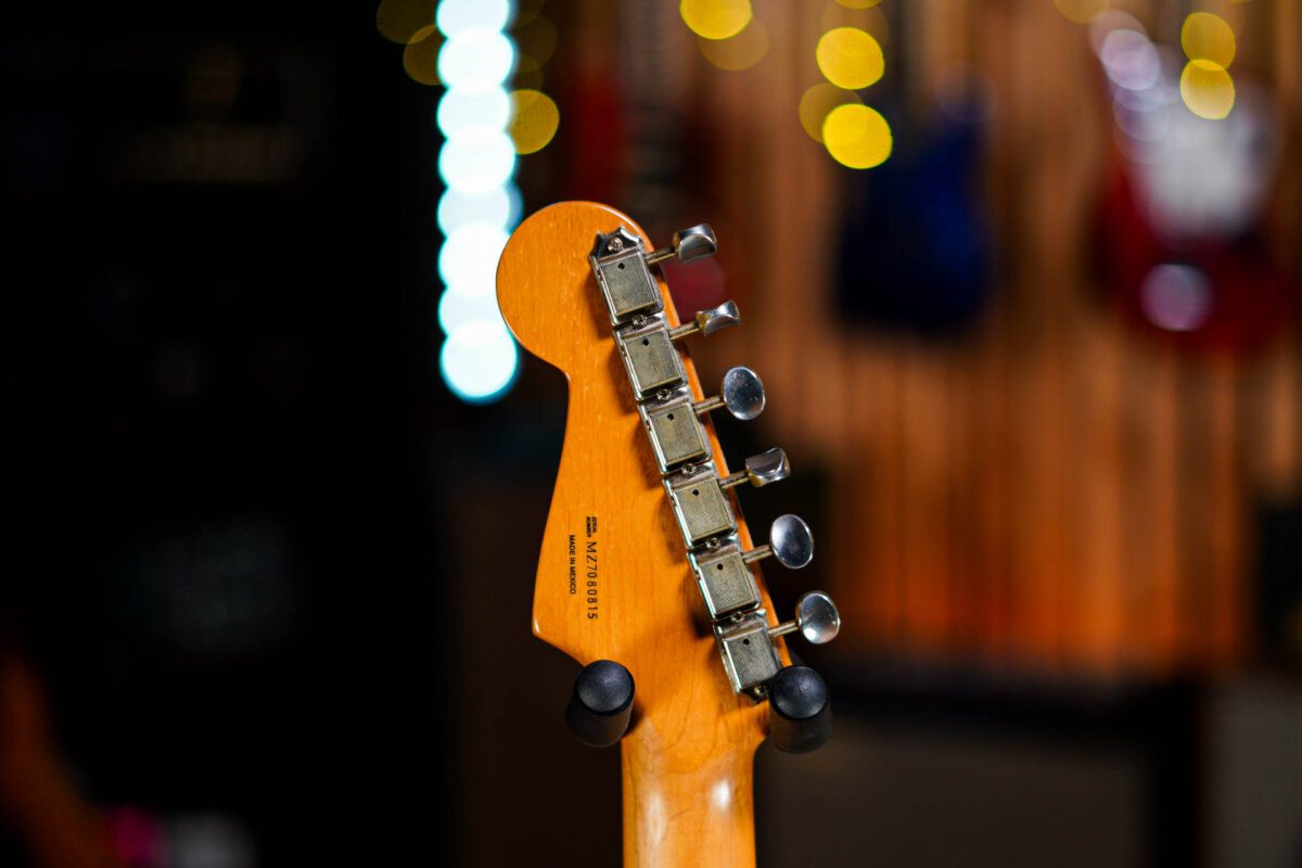 Fender Classic Player '60s Stratocaster in sunburst - Image 7