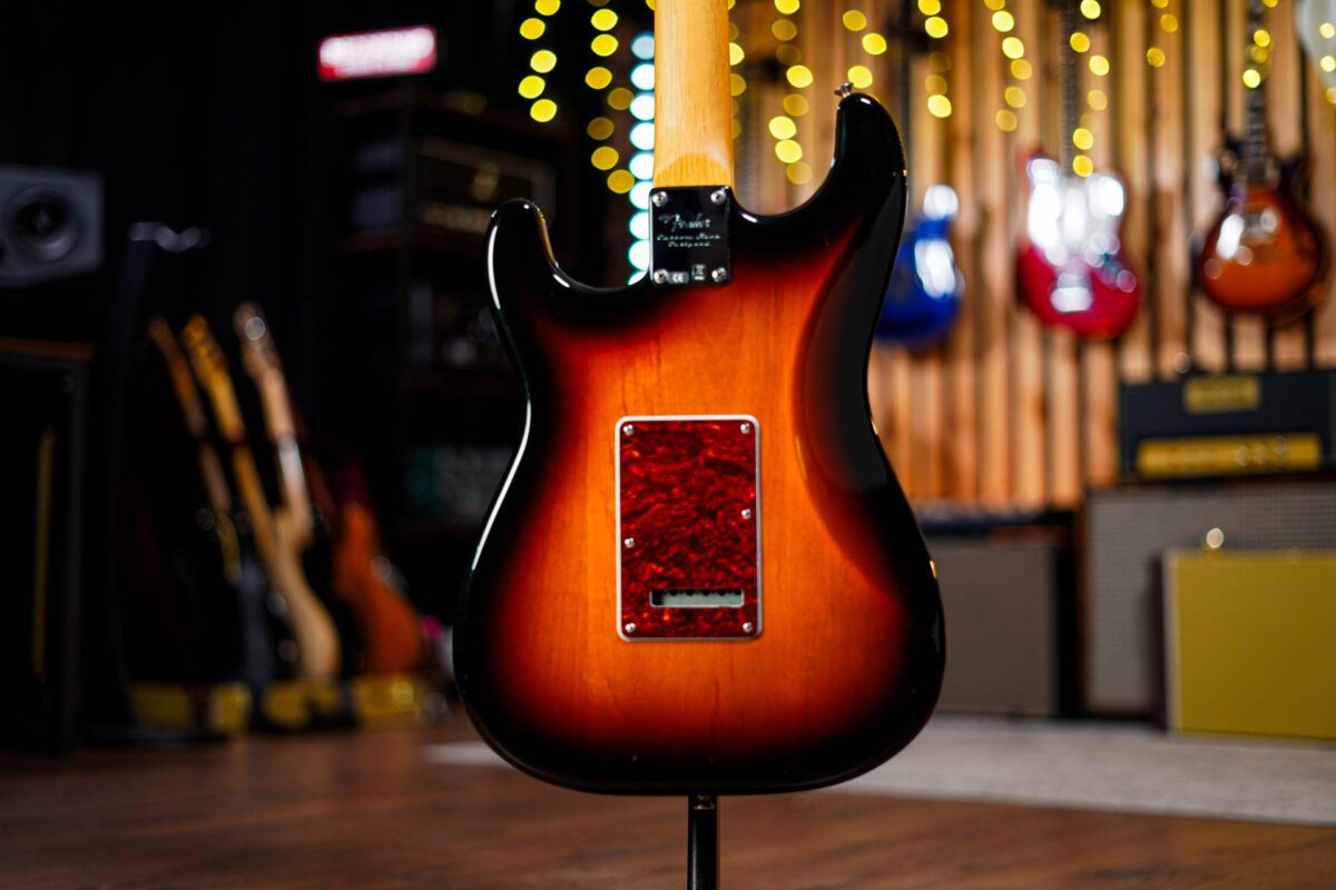 Fender Classic Player '60s Stratocaster in sunburst - Image 8