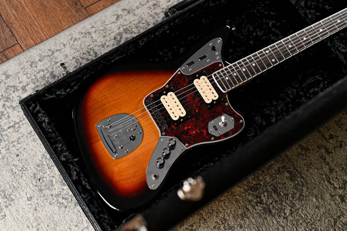 Fender Kurt Cobain Jaguar NOS in 3 Tone Sunburst - Image 3