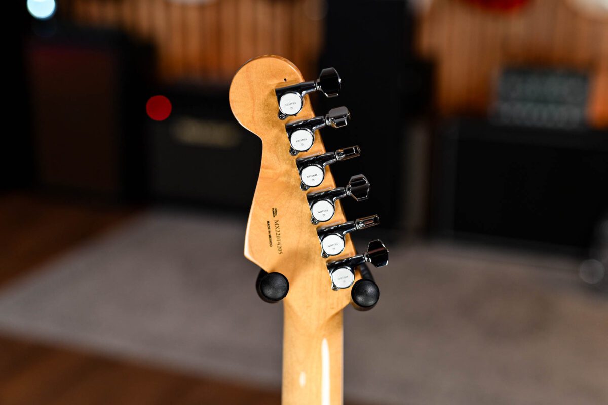 Fender Kurt Cobain Jaguar NOS in 3 Tone Sunburst - Image 8