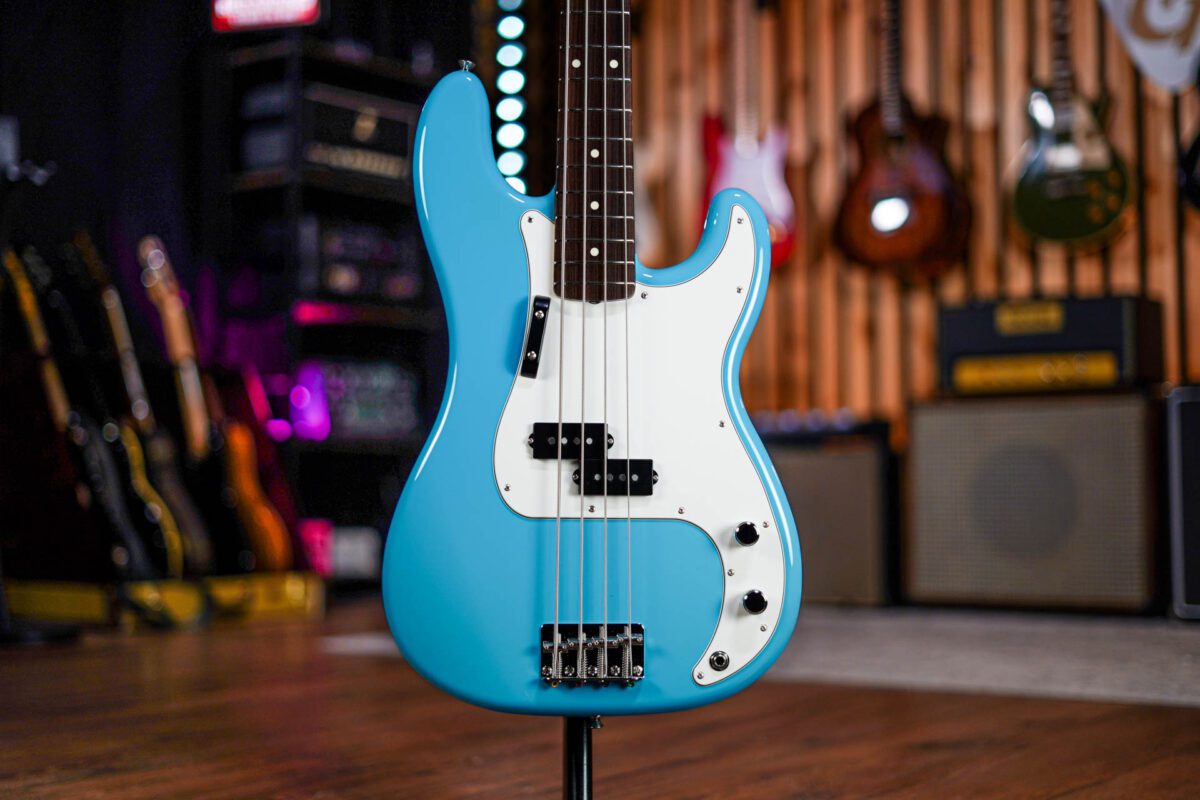 Fender MIJ International Color Precision Bass in Maui Blue