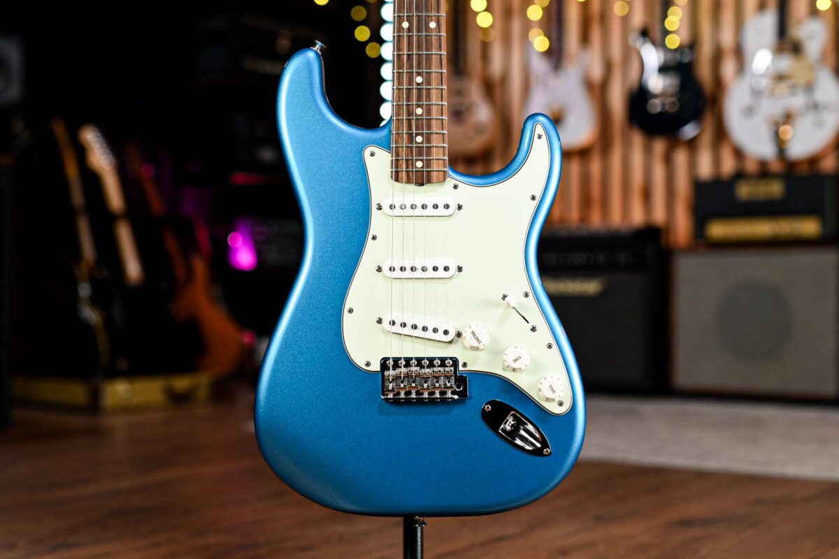 Fender Vintera II 60's Stratocaster in Lake Placid Blue