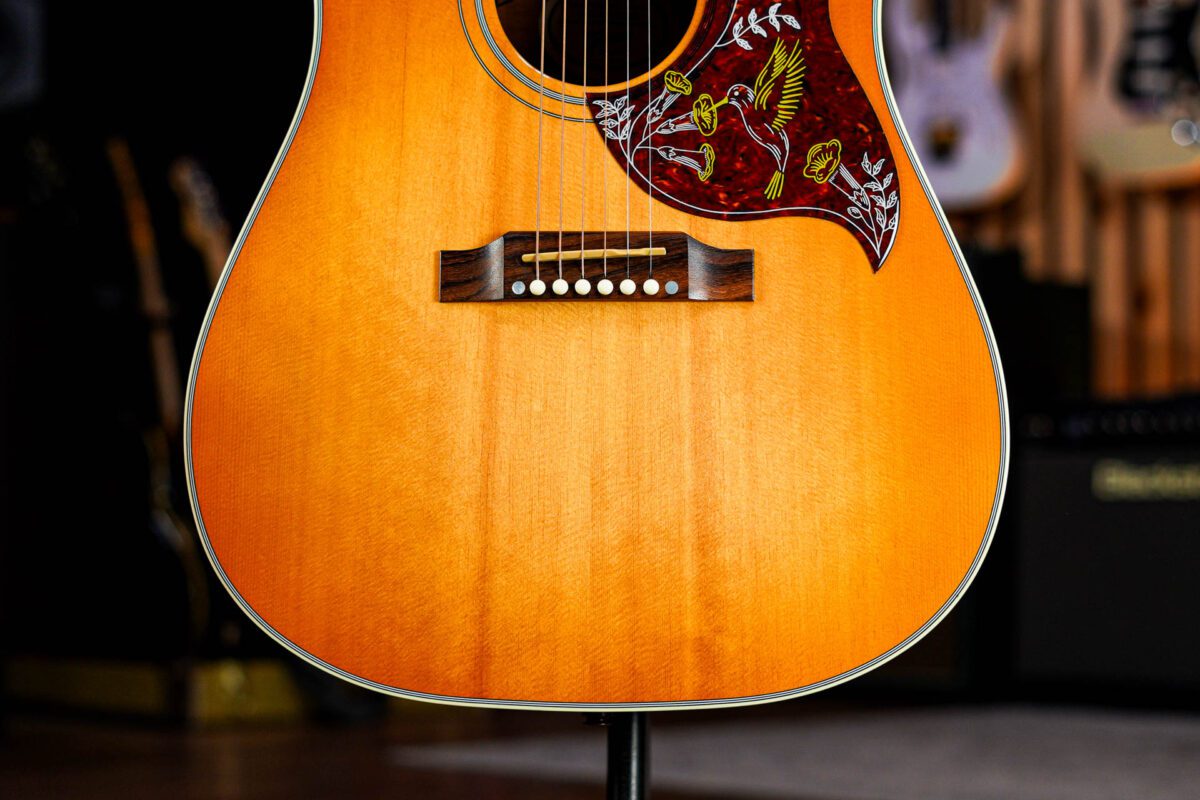 Gibson Hummingbird in Heritage Cherry - Image 3