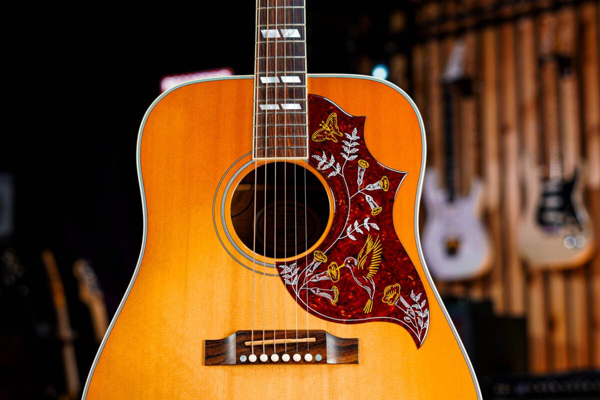 Gibson Hummingbird in Heritage Cherry - Image 4