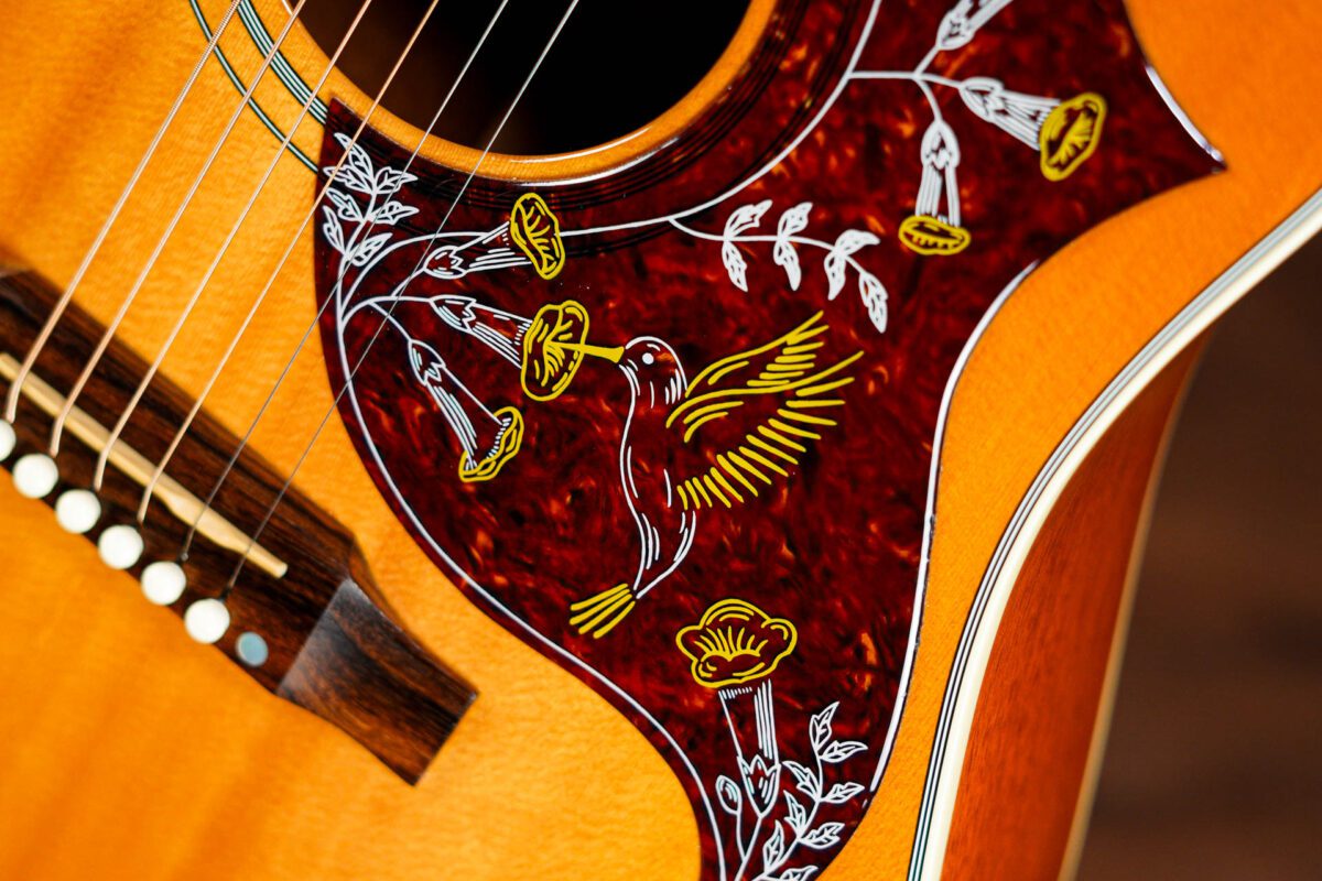 Gibson Hummingbird in Heritage Cherry - Image 2