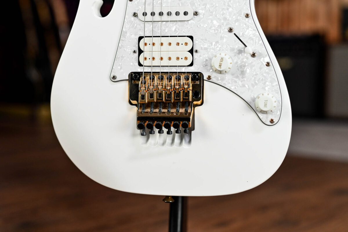 Ibanez Signature JEM7VP Premium Steve Vai in White - Image 3