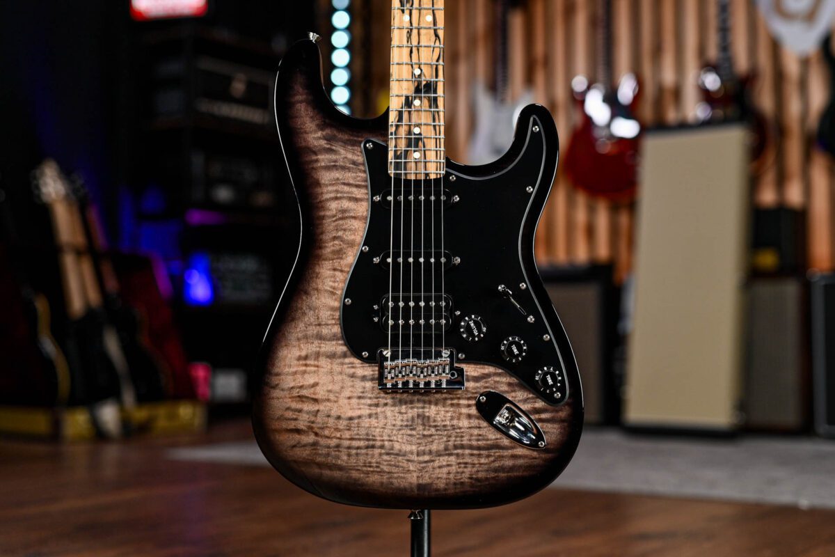 Fender American QMT Stratocaster Pale Moon in Transparent Black