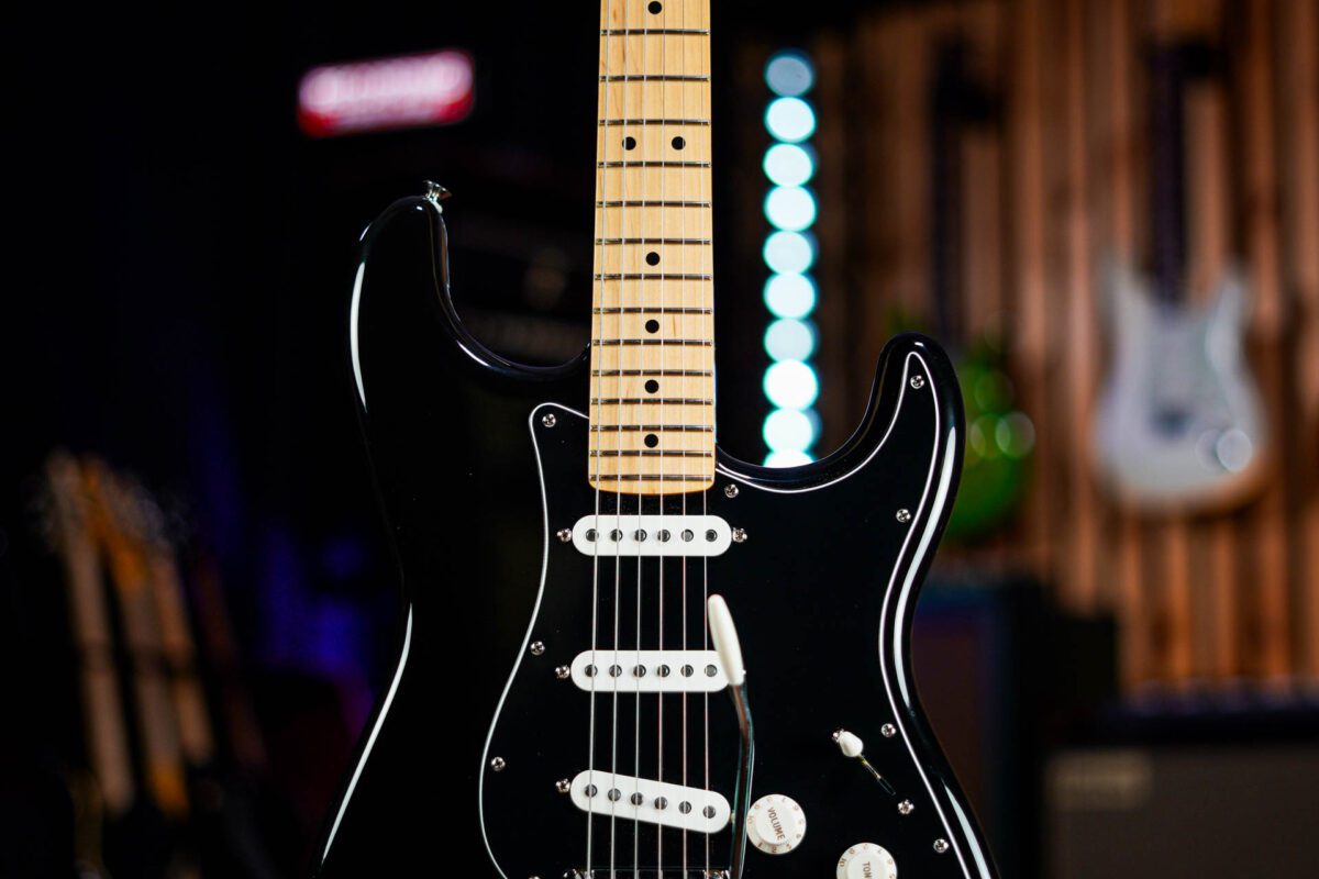 Fender FSR guitarguitar exclusive Tribute Stratocaster Black - Image 4