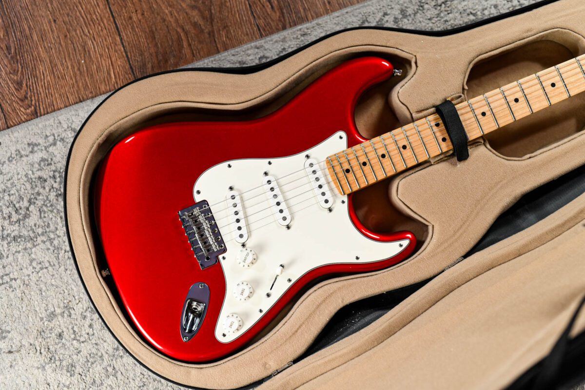 Fender American Special Stratocaster in Candy Apple Red - Image 9