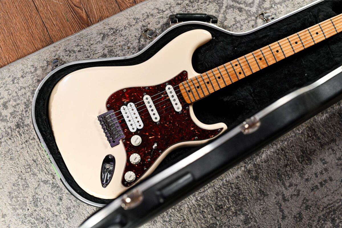 Fender Deluxe Roadhouse Stratocaster in Arctic White - Image 2