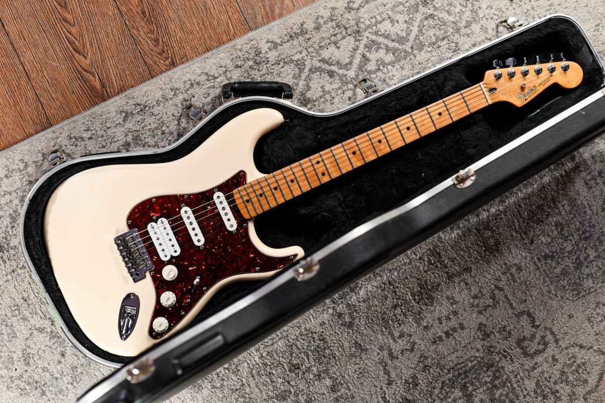Fender Deluxe Roadhouse Stratocaster in Arctic White - Image 3