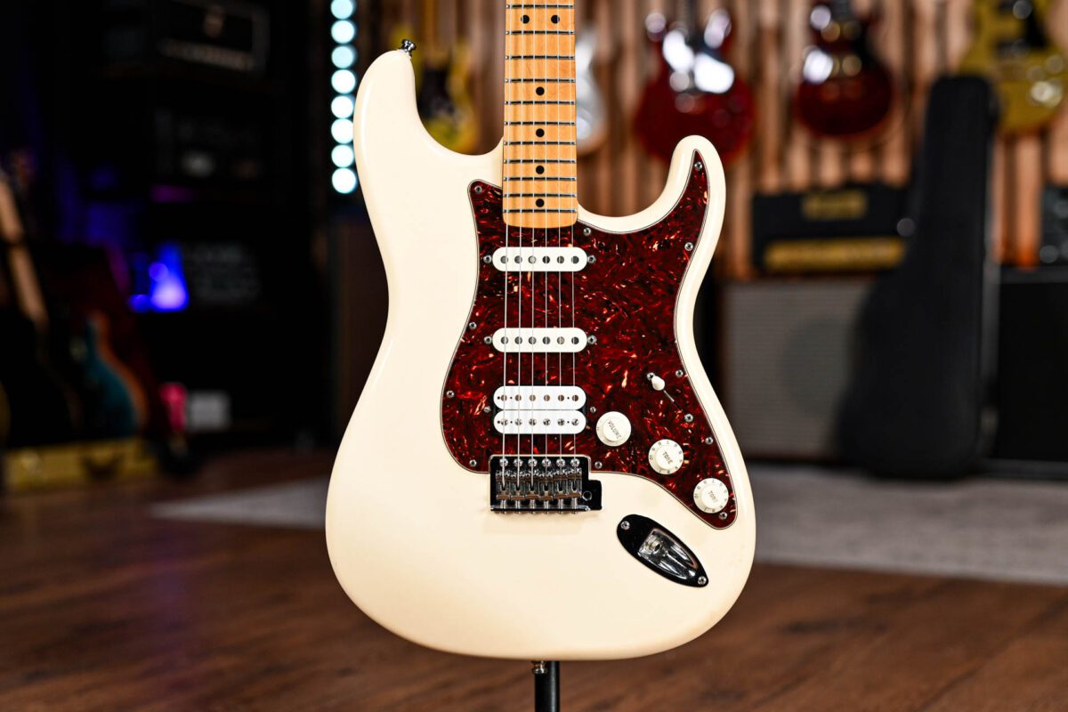 Fender Deluxe Roadhouse Stratocaster in Arctic White