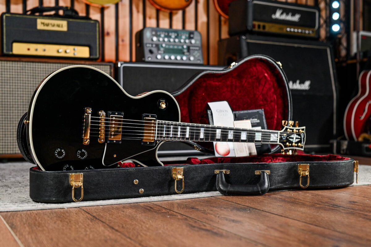 Gibson Les Paul Custom in Ebony - Image 3