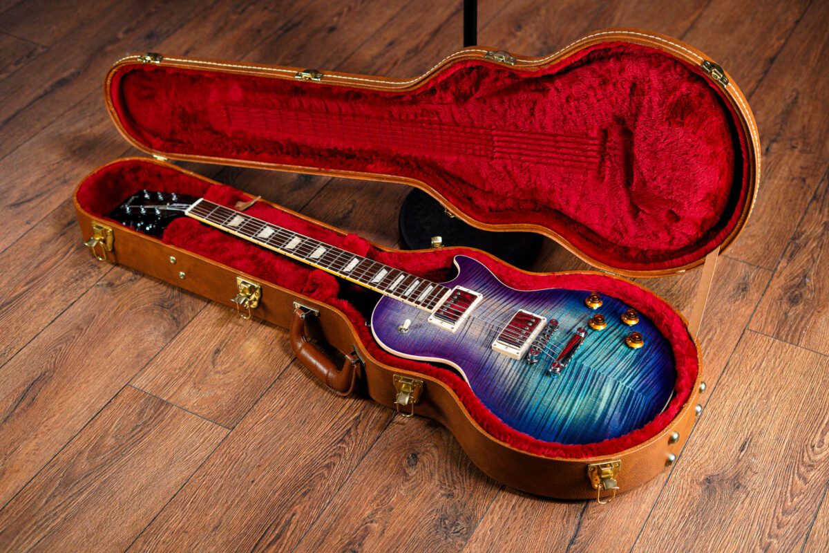 Gibson Les Paul Standard in Blueberry Burst - Image 3