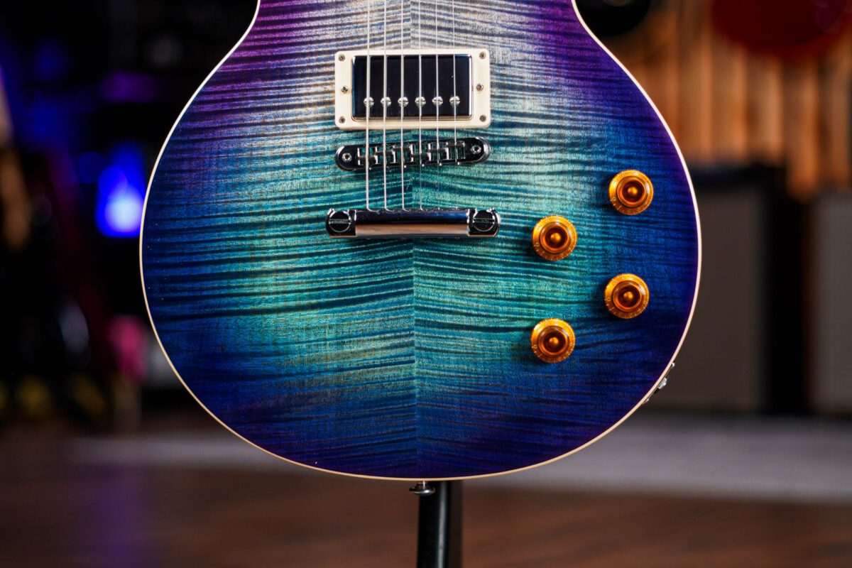 Gibson Les Paul Standard in Blueberry Burst - Image 4