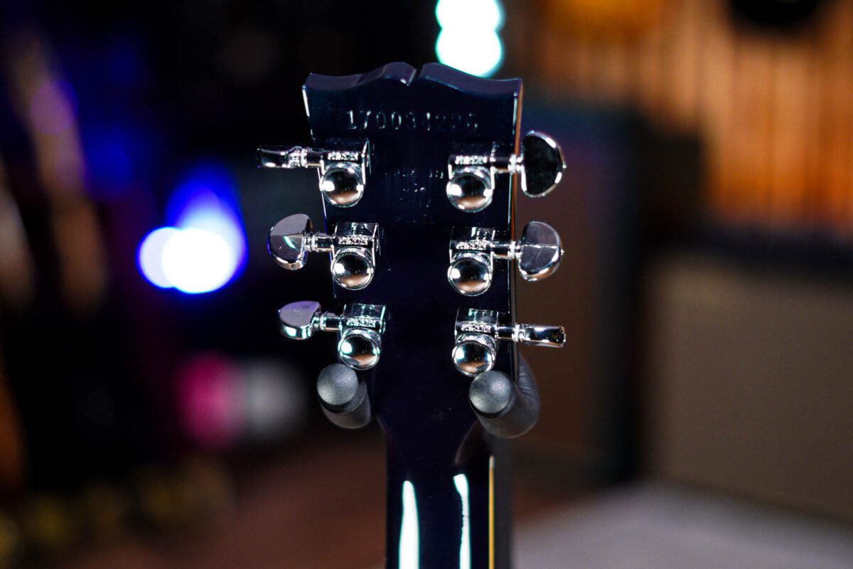 Gibson Les Paul Standard in Blueberry Burst - Image 8