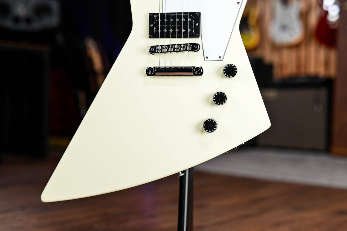 Gibson USA '70s Explorer Electric Guitar in Classic White - Image 4