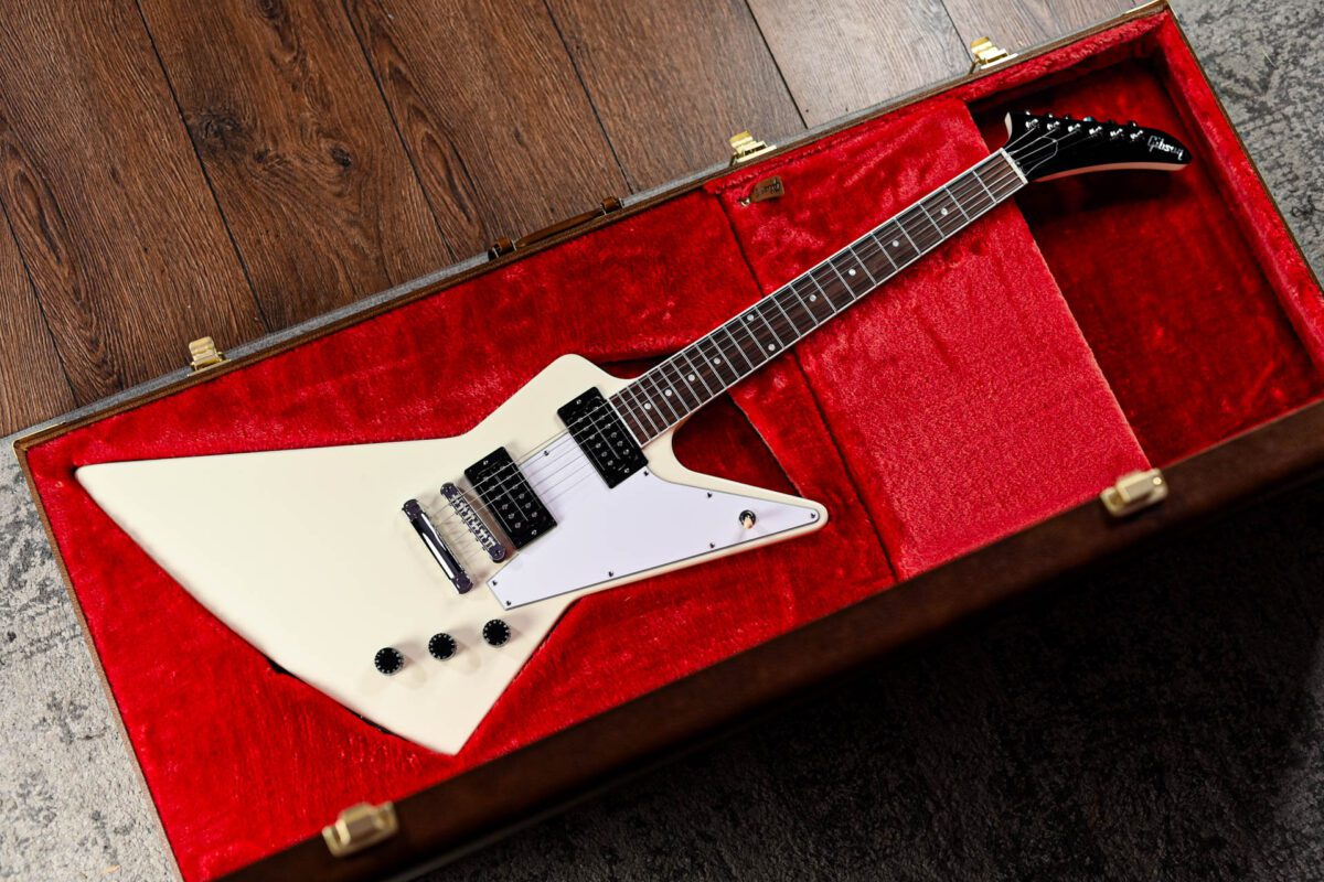 Gibson USA '70s Explorer Electric Guitar in Classic White - Image 3