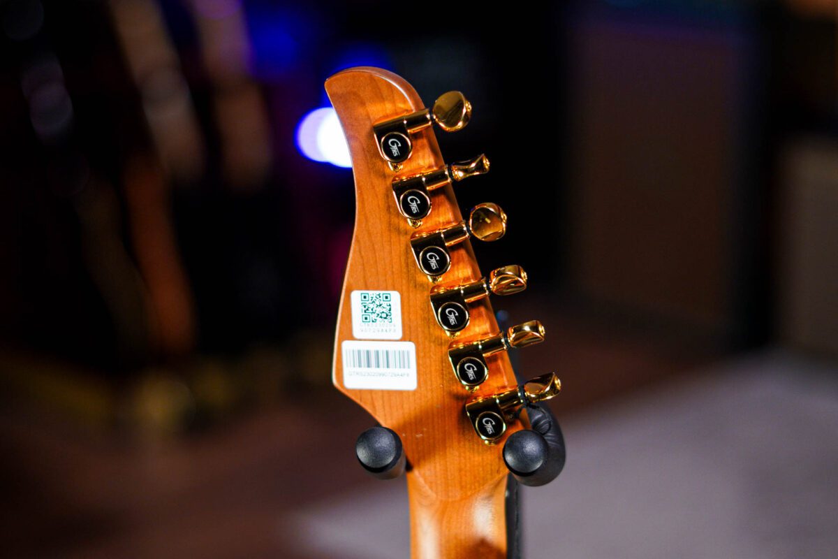 Mooer GTRS Guitars Standard 900 Racing Green Intelligent Guitar with Wireless System - Image 7