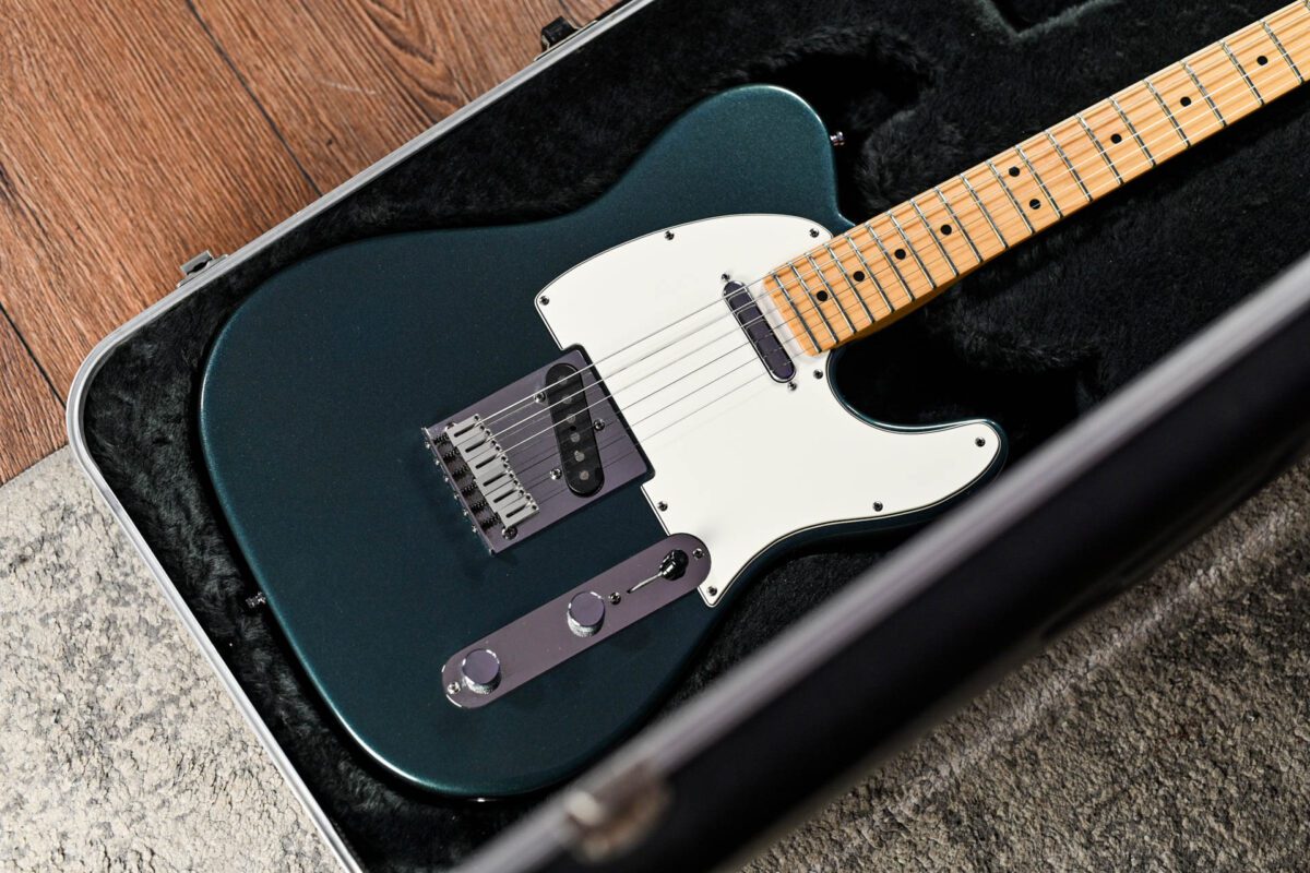 Fender 1988 American Telecaster in Teal Blue - Image 3