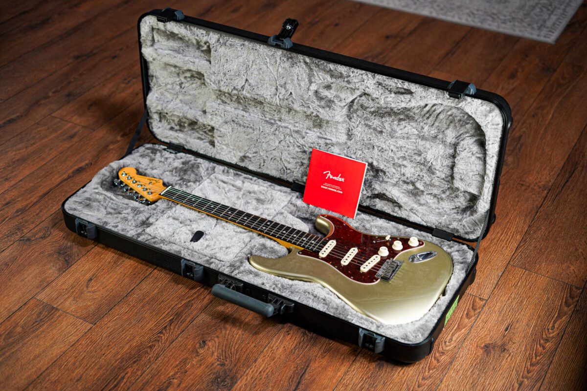 Fender American Elite Stratocaster in Champagne - Image 2