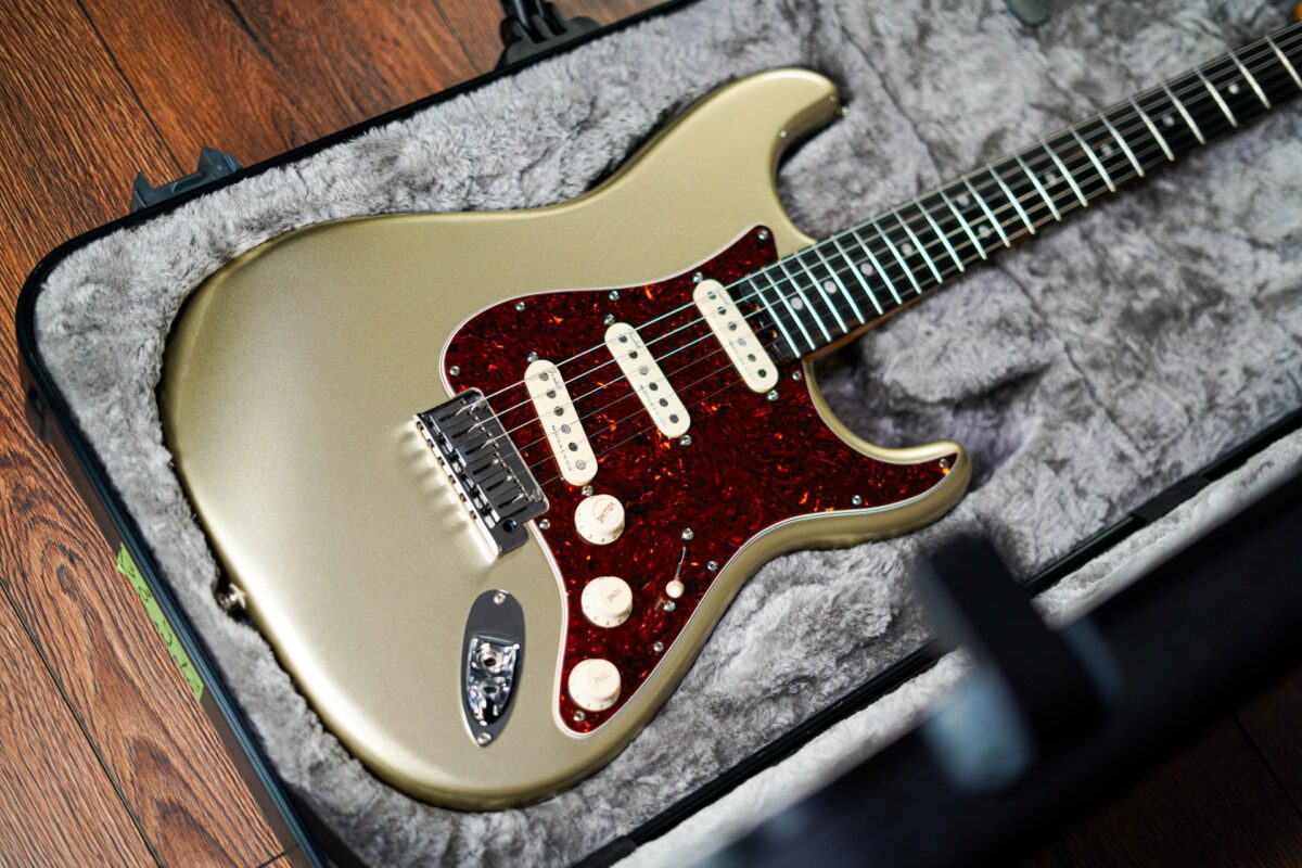 Fender American Elite Stratocaster in Champagne - Image 3