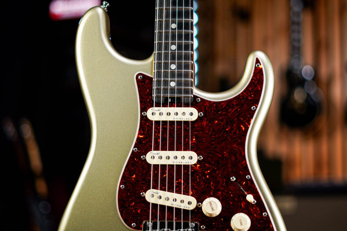 Fender American Elite Stratocaster in Champagne - Image 5