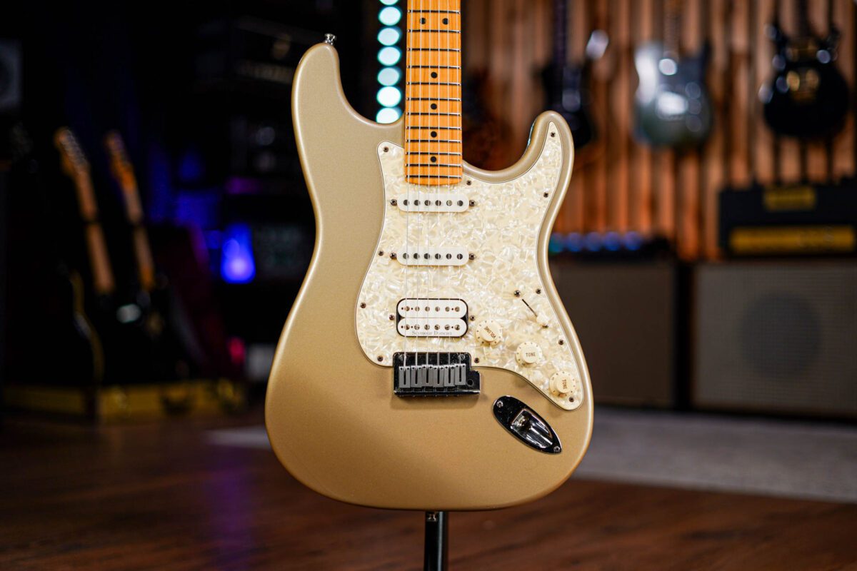 Fender American Lone Star Stratocaster in Shoreline Gold