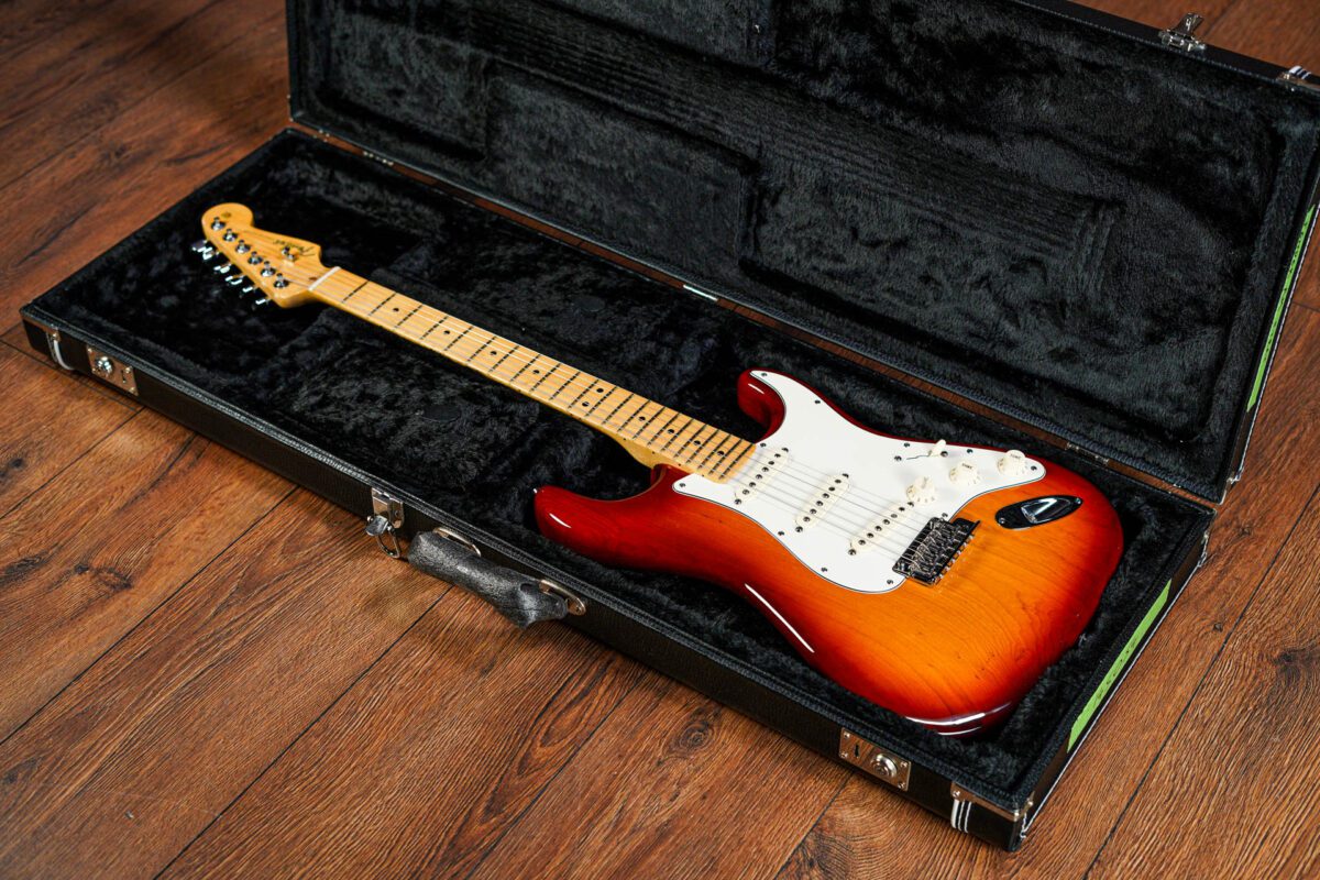 Fender American Standard Stratocaster in Sienna Sunburst - Image 2