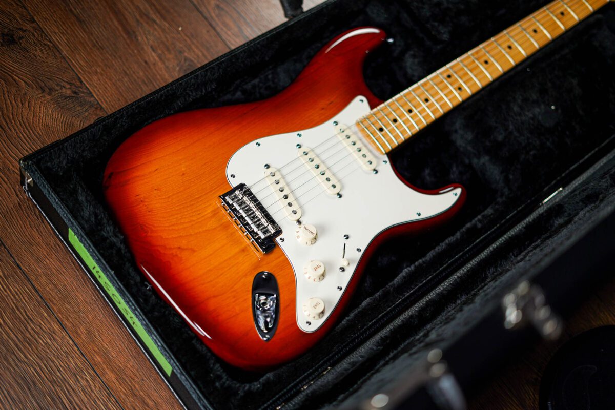 Fender American Standard Stratocaster in Sienna Sunburst - Image 3