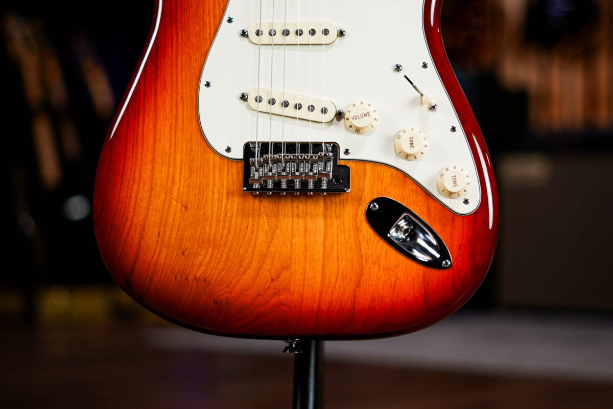 Fender American Standard Stratocaster in Sienna Sunburst - Image 4