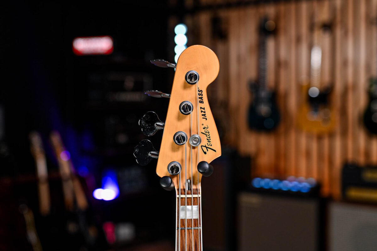 Fender Classic 70s Jazz Bass in 3-Colour Sunburst - Image 6
