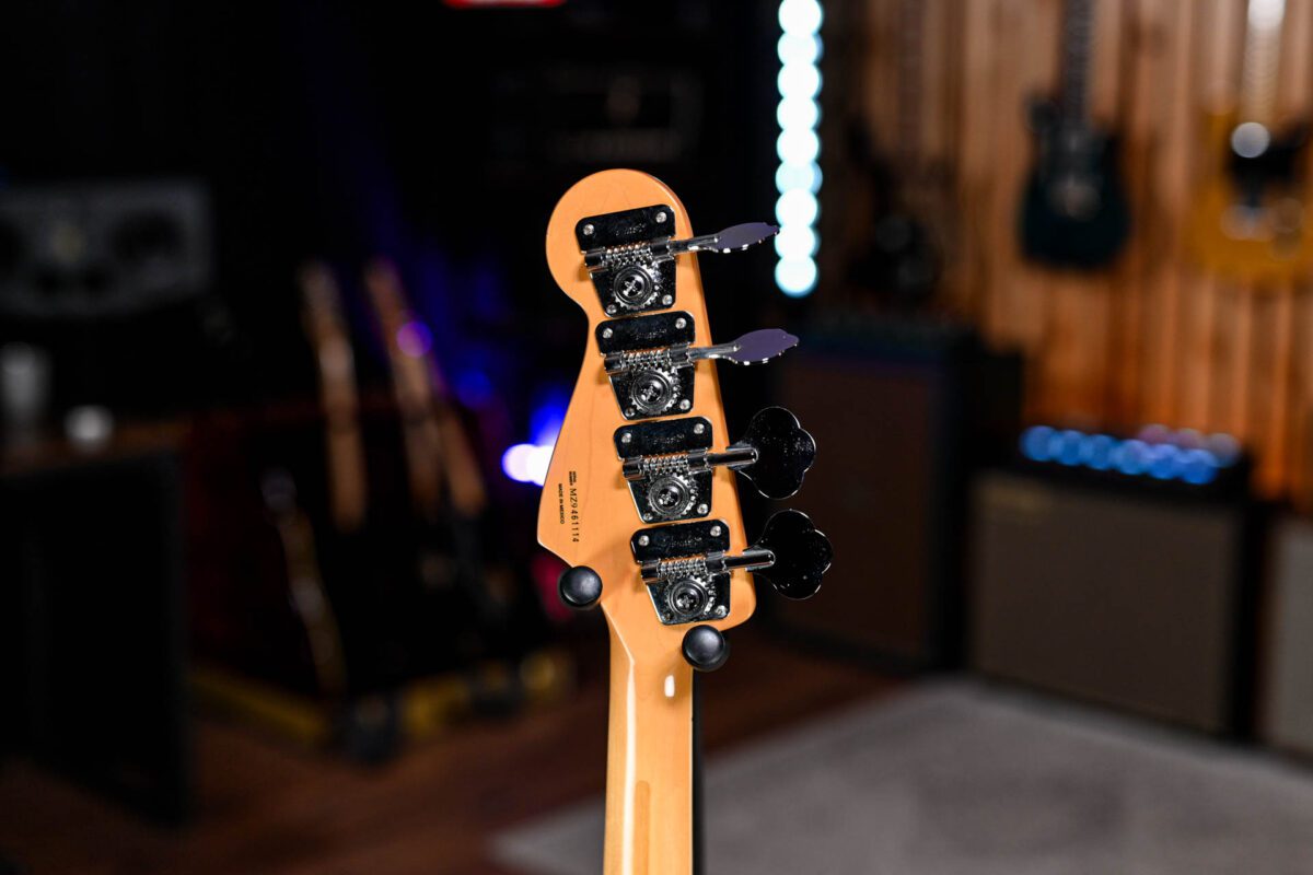 Fender Classic 70s Jazz Bass in 3-Colour Sunburst - Image 7