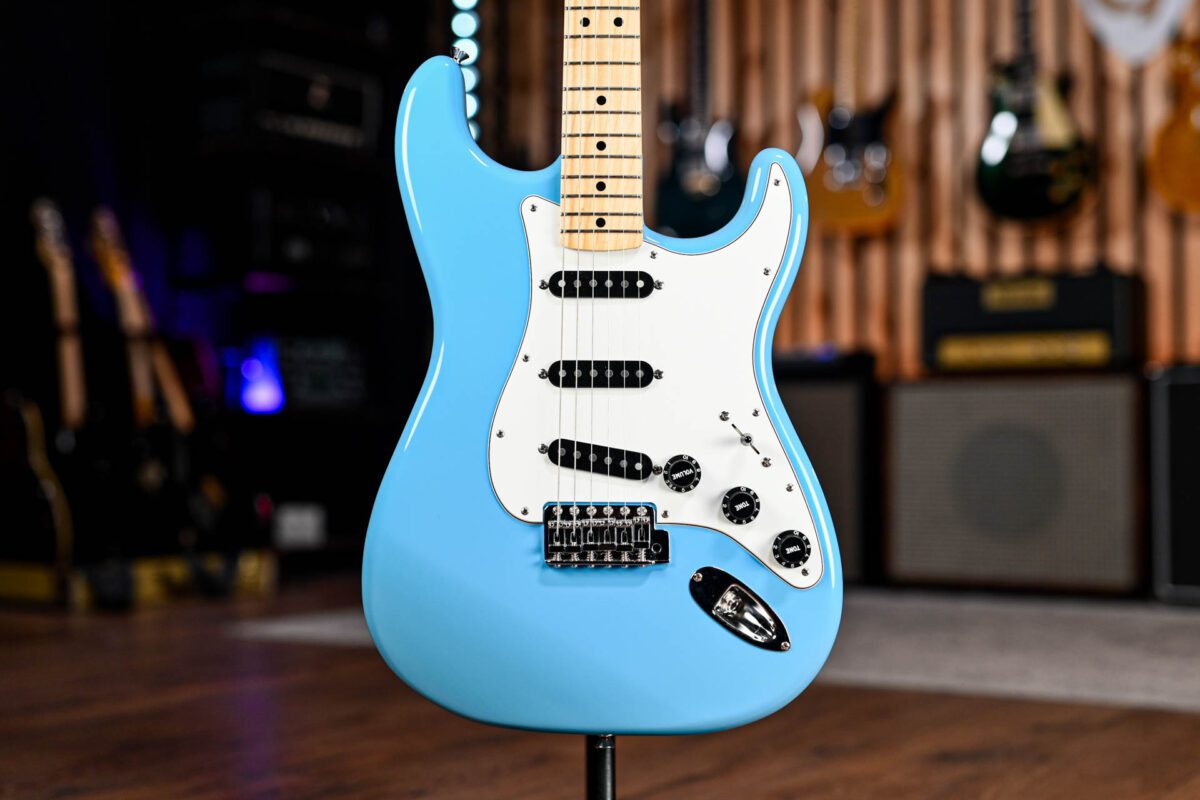 Fender MIJ International Color Stratocaster in Maui Blue