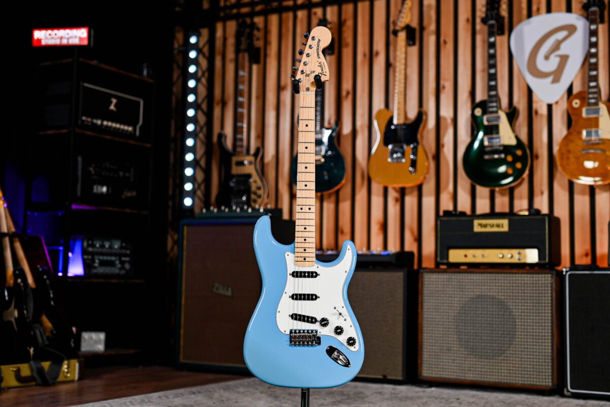 Fender MIJ International Color Stratocaster in Maui Blue - Image 2