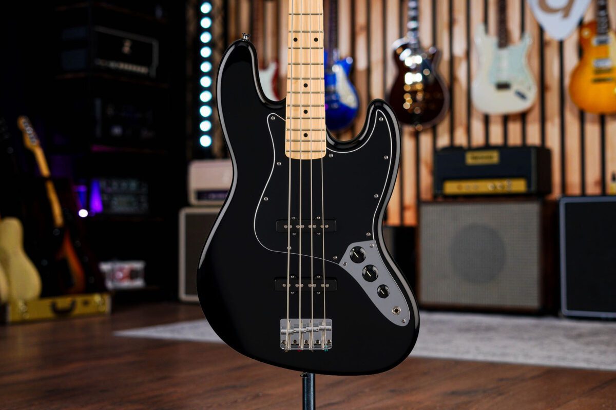 Fender Standard Jazz Bass In Black