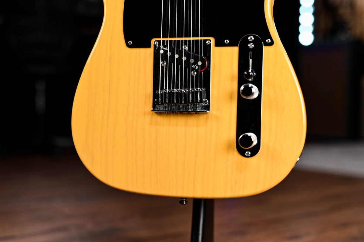 Fender American Deluxe Ash Telecaster in Butterscotch - Image 4