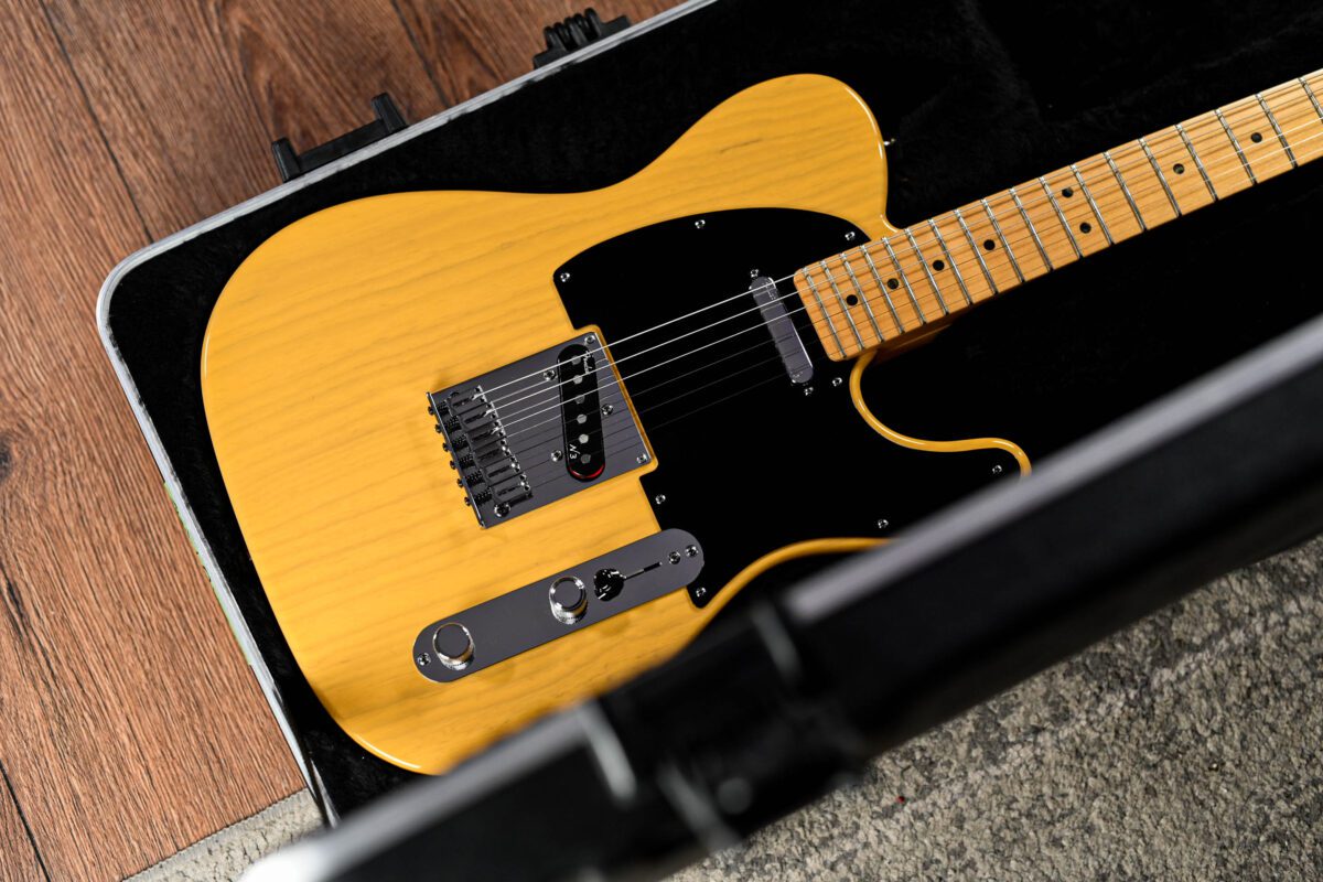Fender American Deluxe Ash Telecaster in Butterscotch - Image 3