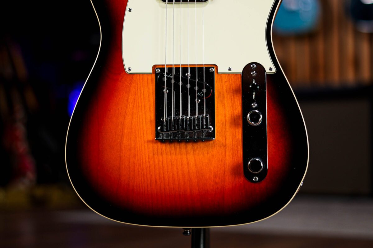 Fender American Deluxe Telecaster in 3 Colour Sunburst - Image 4
