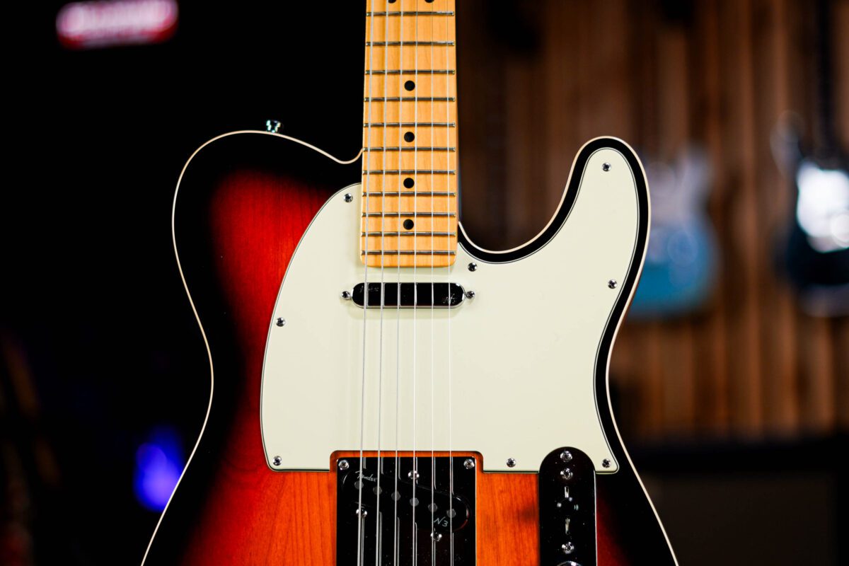 Fender American Deluxe Telecaster in 3 Colour Sunburst - Image 5