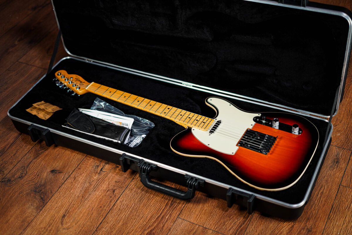 Fender American Deluxe Telecaster in 3 Colour Sunburst - Image 3