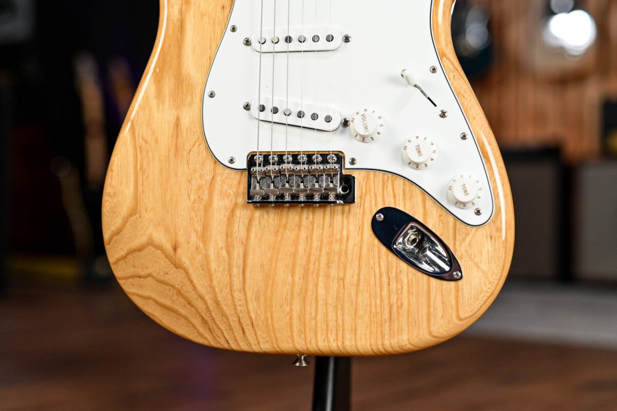 Fender Classic Series 70's Stratocaster in Natural - Image 3