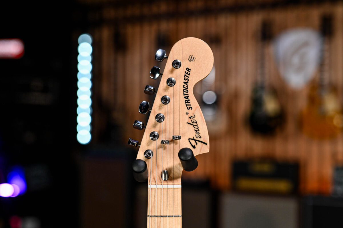 Fender Classic Series 70's Stratocaster in Natural - Image 6