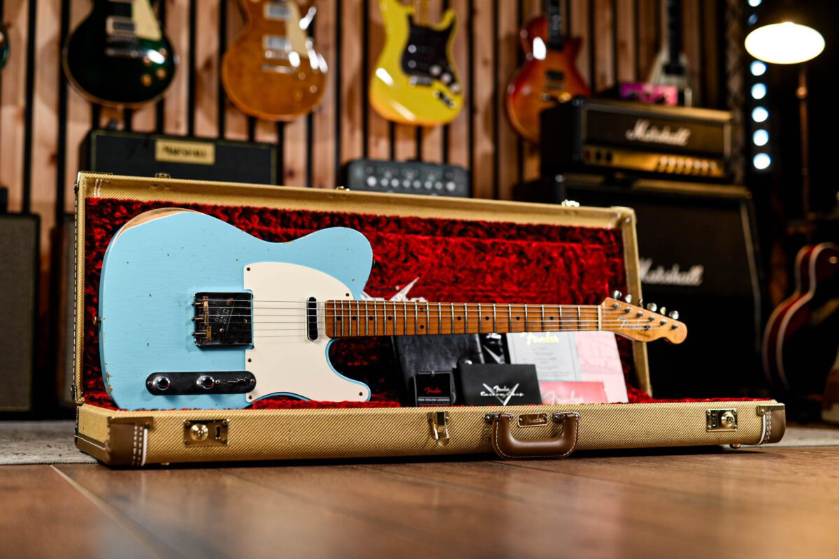 Fender Custom Shop '52 Telecaster Relic in Daphne Blue - Image 2
