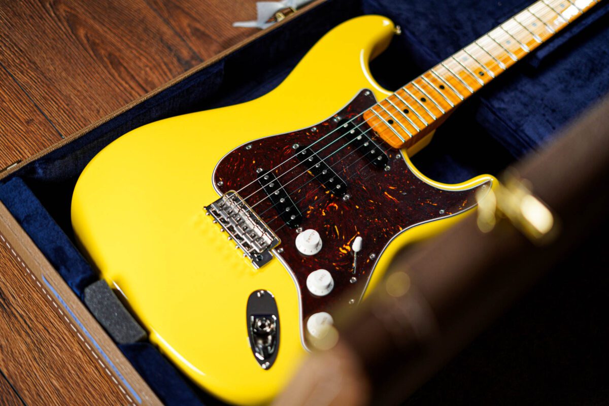 Fender Custom Shop '62 Reissue Stratocaster NOS Flamethrower in Grafitti Yellow - Image 2