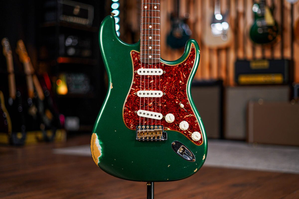 Fender Custom Shop 62 Stratocaster Relic in Mystic Pine Green