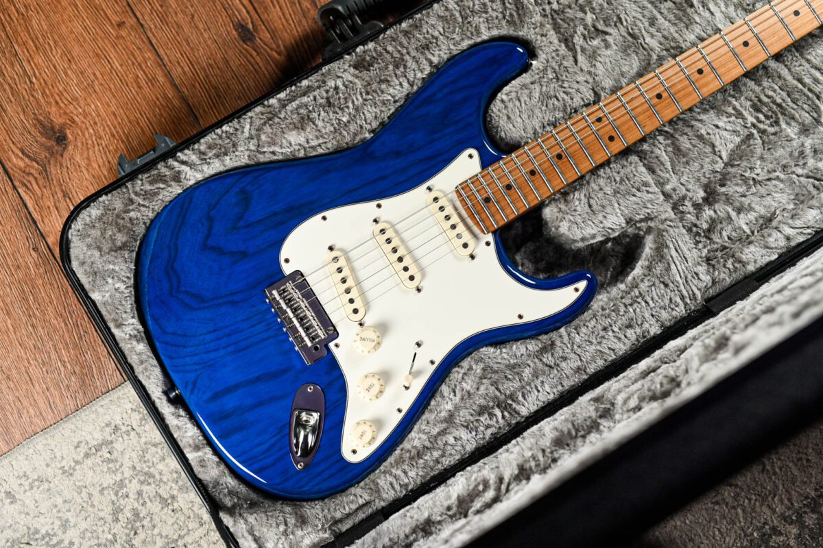 Fender Limited Edition American Professional Stratocaster in Sapphire Blue Transparent - Image 9