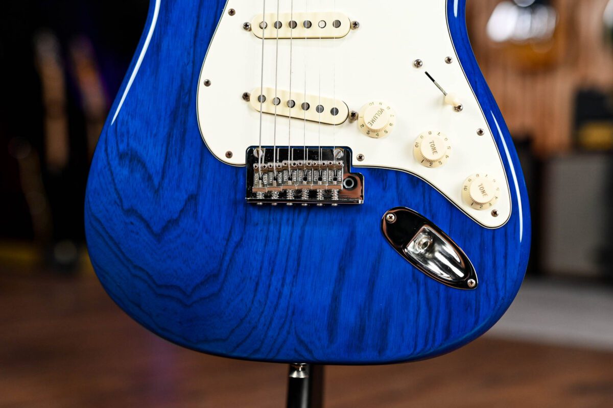 Fender Limited Edition American Professional Stratocaster in Sapphire Blue Transparent - Image 3